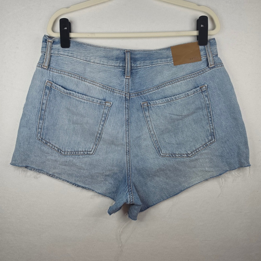 Aeropostale Mom Short Size 14 Light Wash Denim High Rise Frayed Hem - Picture 2 of 5